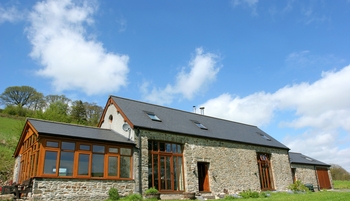 maison lumineuse sur un terrain