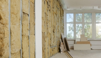 Isolation d'un mur humide par l'intérieur